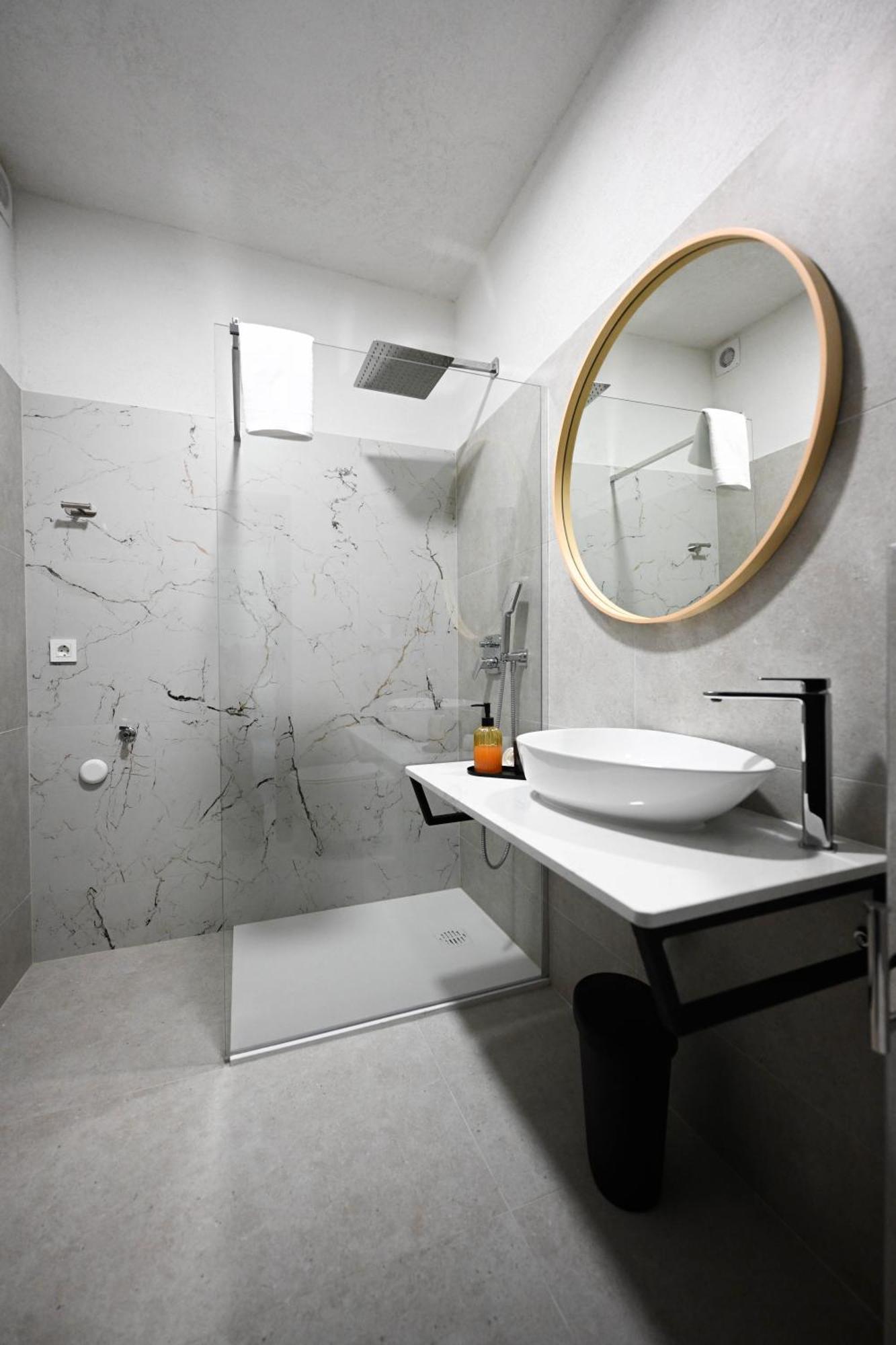 4-Star Design Apartments Bubamara زادار المظهر الخارجي الصورة